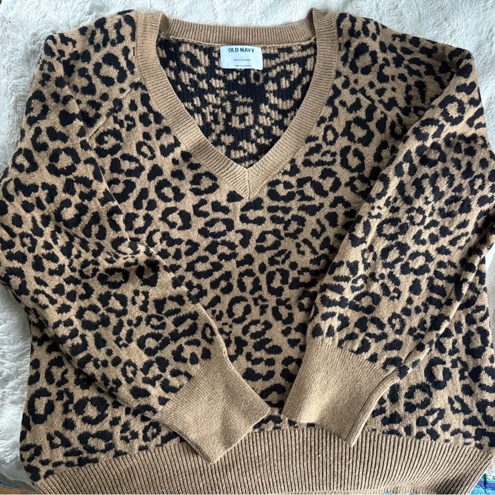 Old Navy Leopard Print V-Neck Sweater - Brown and Black